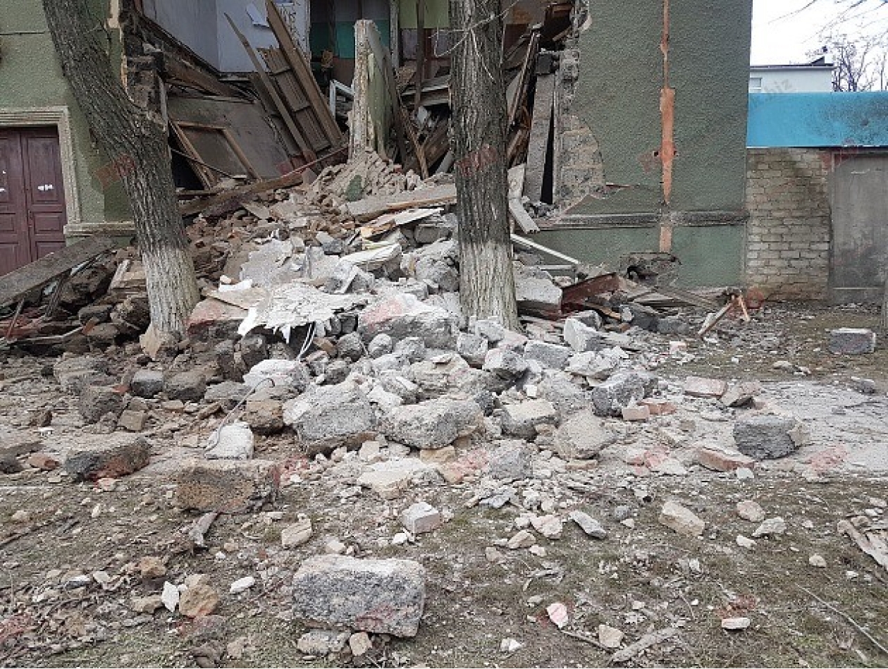 У Бердянську обвалилася будівля колишнього кабельного заводу (фото) У-Бердянську-обвалилася-будівля-колишнього-кабельного-заводу-(фото)-2