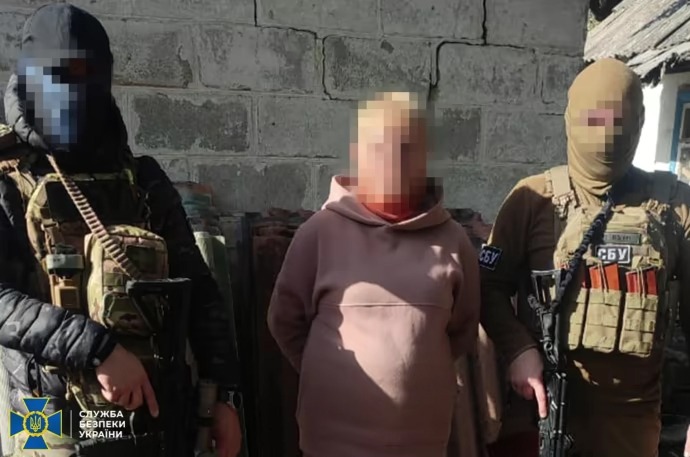 На Донеччині затримали агентів РФ, які зливали дані про українську техніку на Авдіївському напрямку На-Донеччині-затримали-агентів-РФ,-які-зливали-дані-про-українську-техніку-на-Авдіївському-напрямку-2