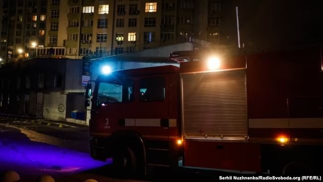 Влучання у багатоповерхівку в Солом'янському районі: нічна атака росіян Влучання-у-багатоповерхівку-в-Солом'янському-районі-нічна-атака-росіян-1